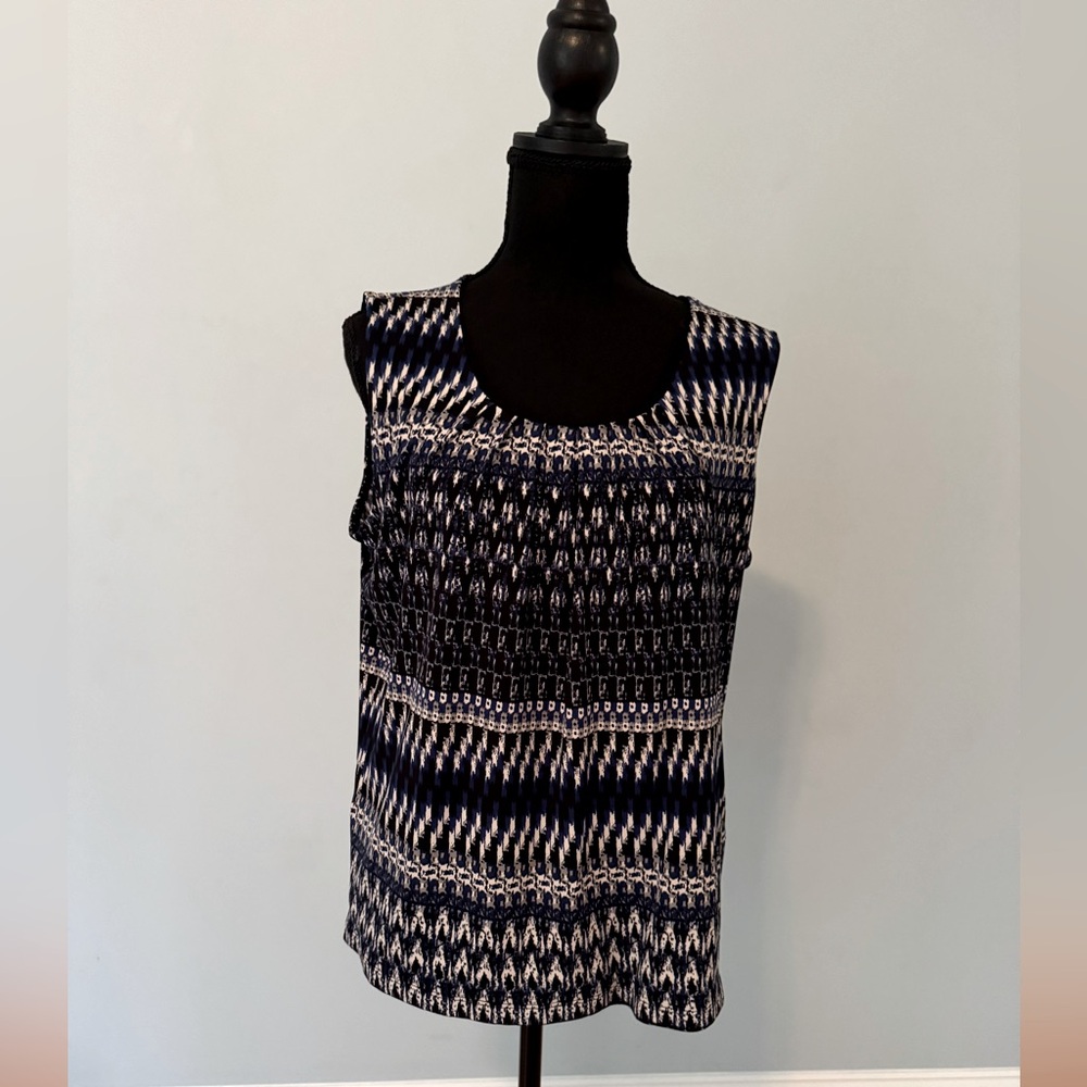 Sleeveless Black and White Patterned Women's Top